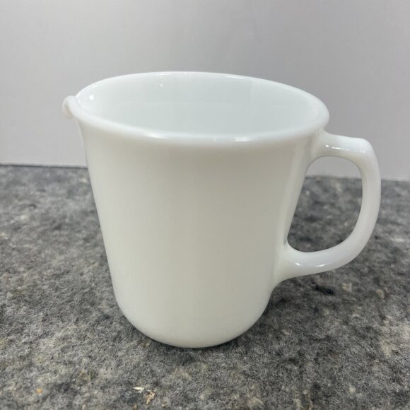 Vintage PYREX White Milk Glass  Creamer with Handle & Pouring Spout - Picture 3 of 9